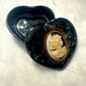 Vintage China Victorian heart box